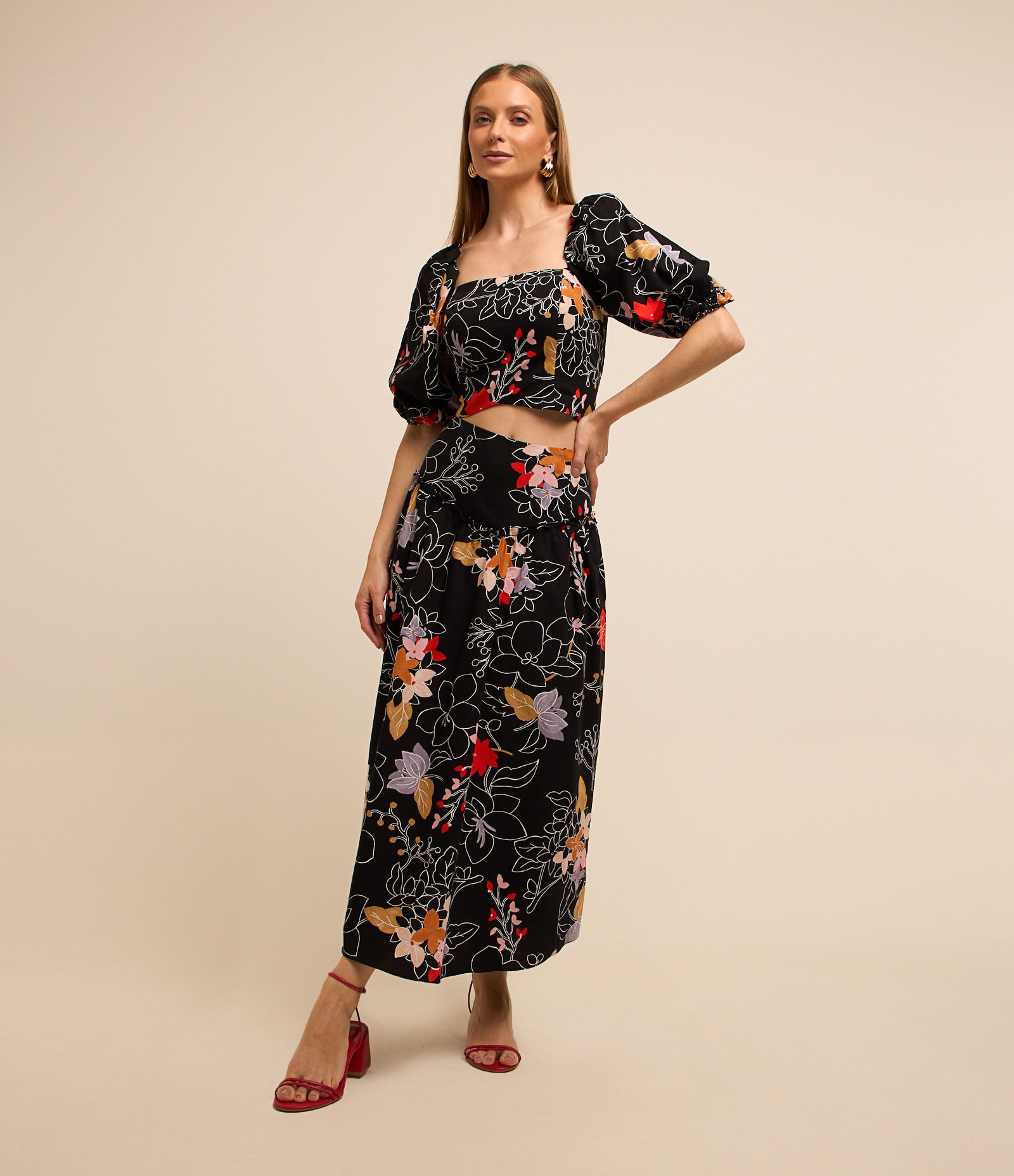 Blusa Cropped Manga Balonê em Tricoline com Flores Estampadas Preto 3