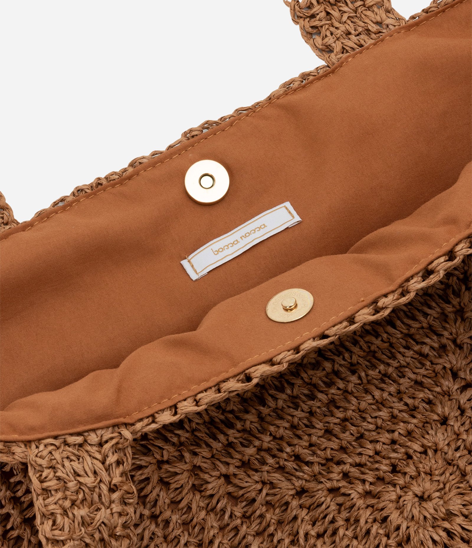 Bolsa de Praia em Papel com Efeito Palha e Detalhe De Metal Marrom 4