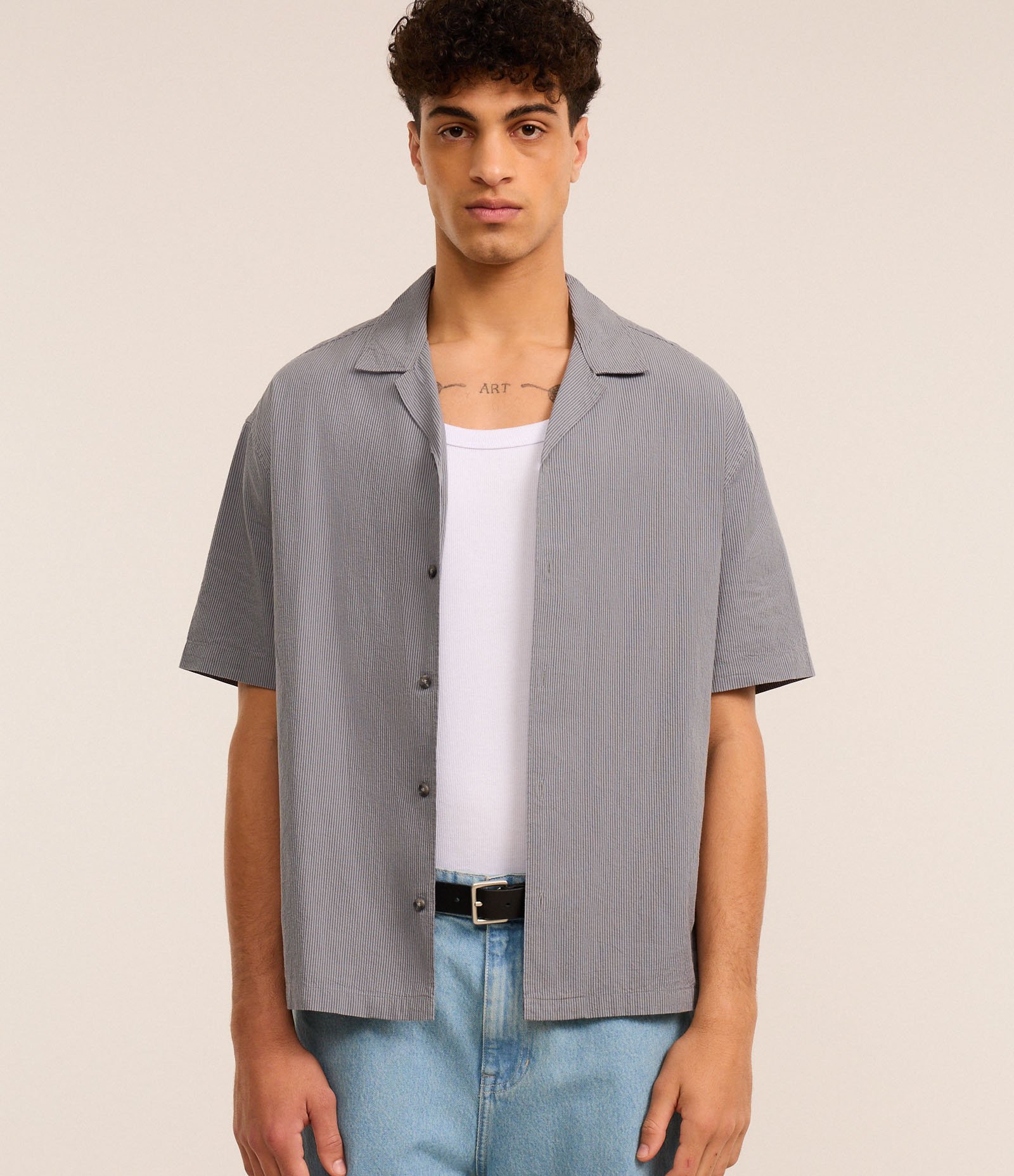 Camisa Boxy em Anarruga com Estampa Listrada Cinza 1