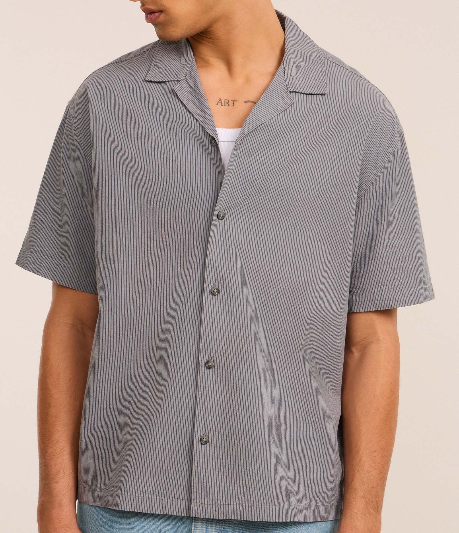 Camisa Boxy em Anarruga com Estampa Listrada Cinza 3