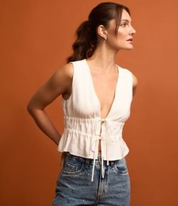 Blusa Alfaiatada em Viscose com Amarrações Frontais