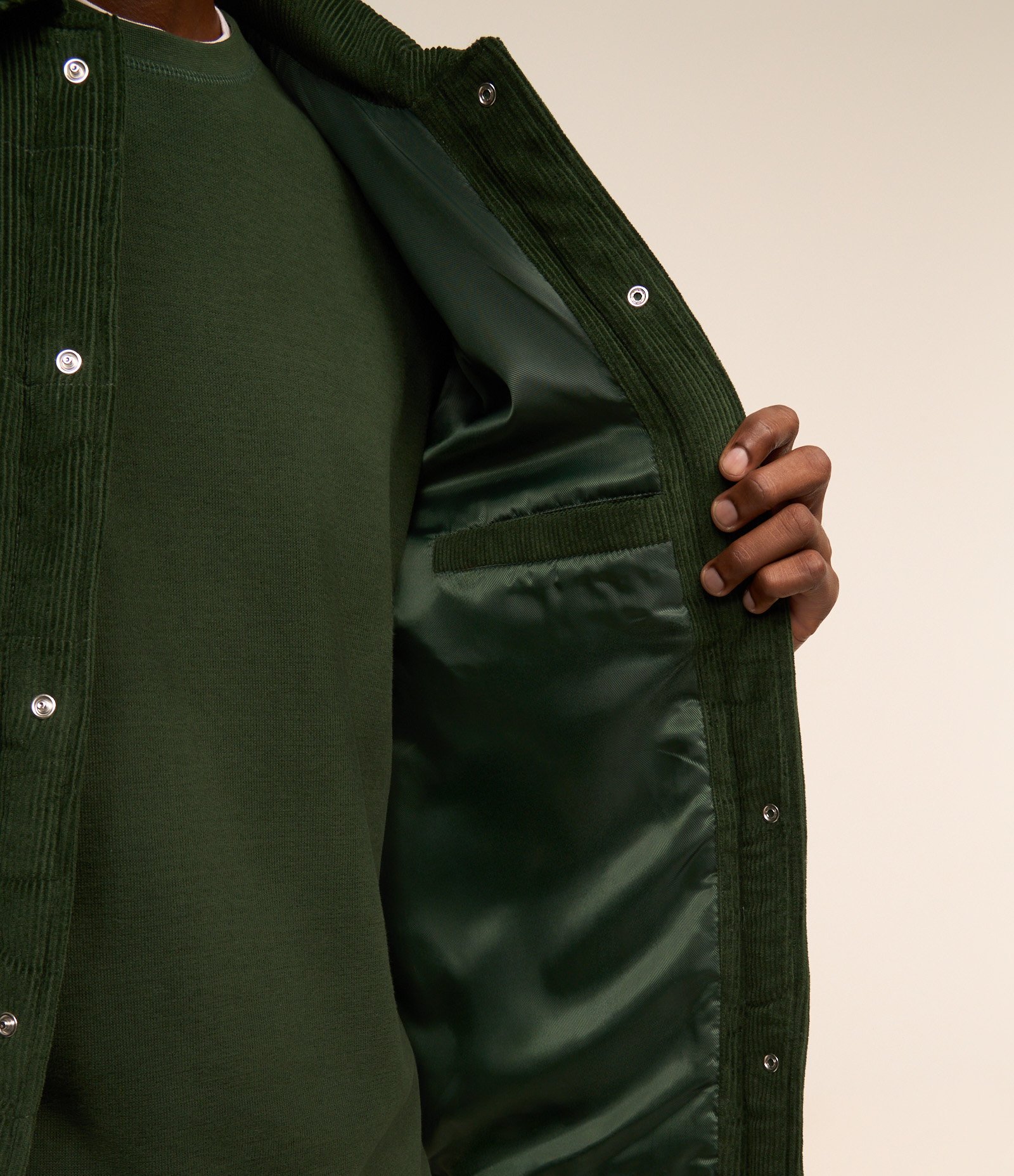 Jaqueta Puffer em Veludo Cotele e Dois Bolsos com Lapela Verde 4