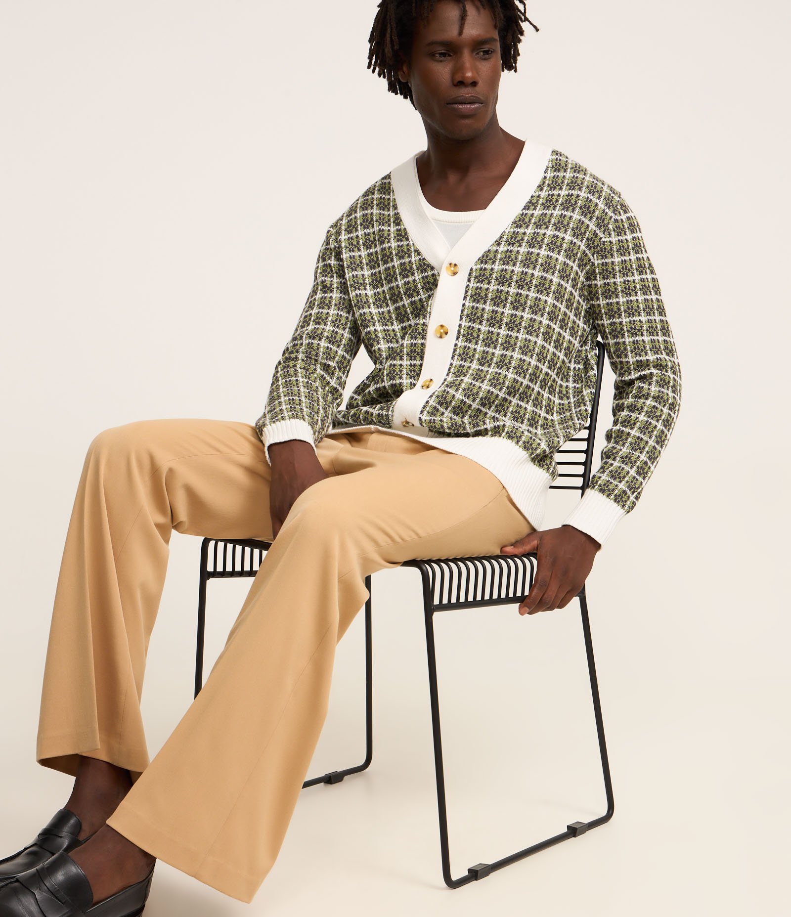 Calça Flare em Alfaiataria Marrom 3