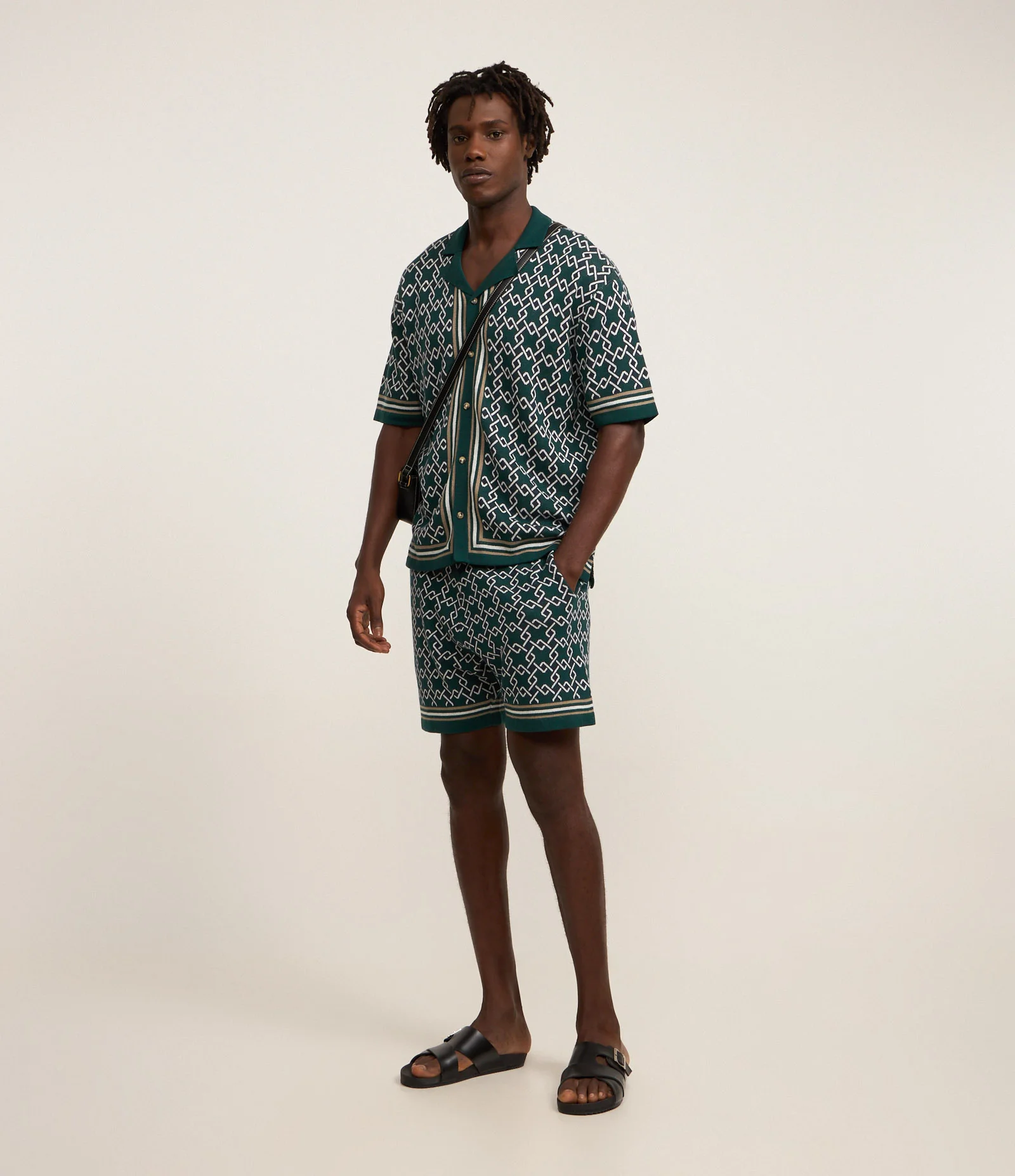 Bermuda em Algodão com Estampa de Argolas e Viés Contrastantes Verde/Branco 1