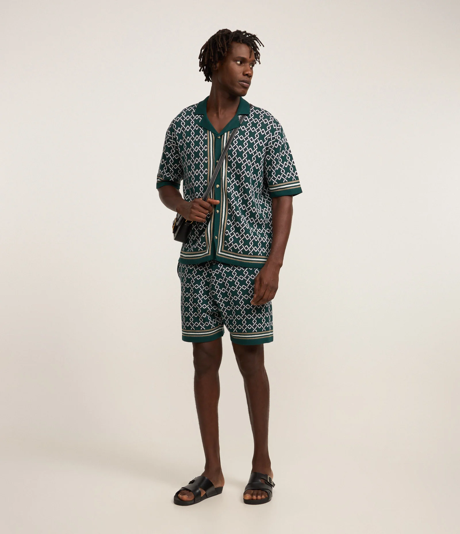 Camisa Boxy com Estampa de Argolas e Viés Contrastantes Verde/Branco 2