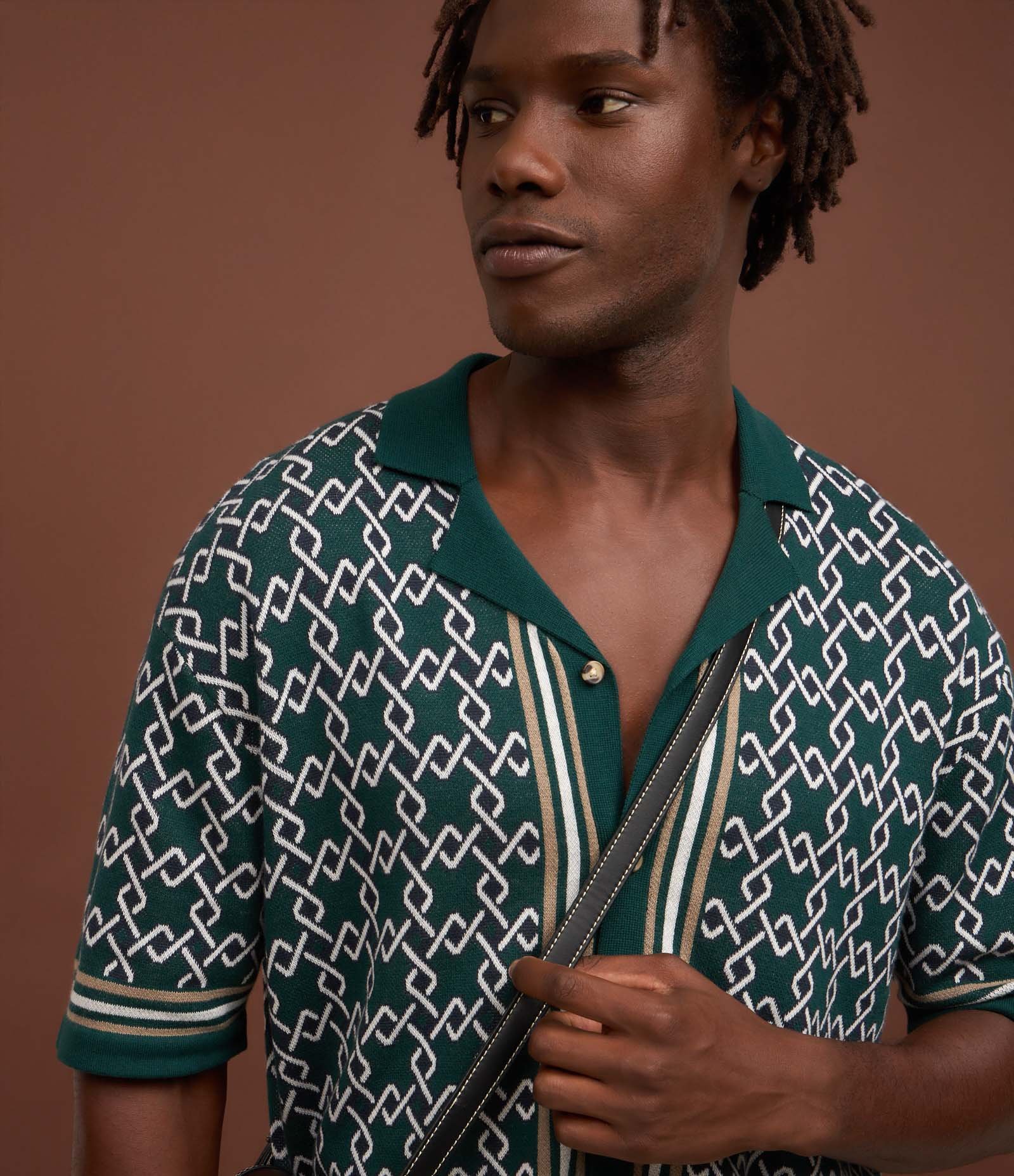 Camisa Boxy com Estampa de Argolas e Viés Contrastantes Verde/Branco 4