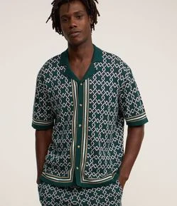 Camisa Boxy com Estampa de Argolas e Viés Contrastantes