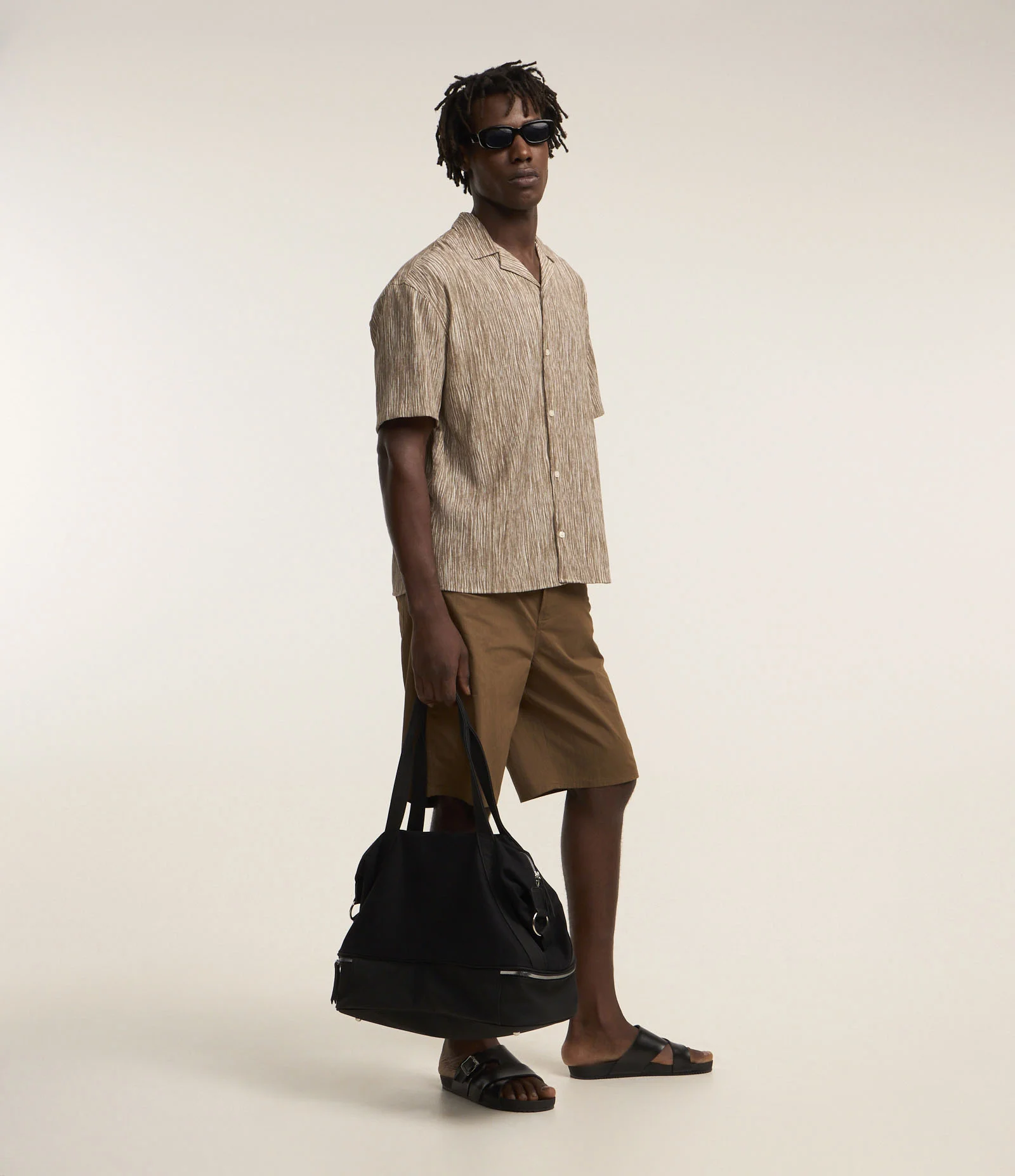 Camisa Boxy em Ana Ruga Estampado com Linhas Abstratas Marrom 2