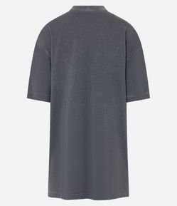 Camiseta Over em Algodão Estonado e com Frisos Frontais