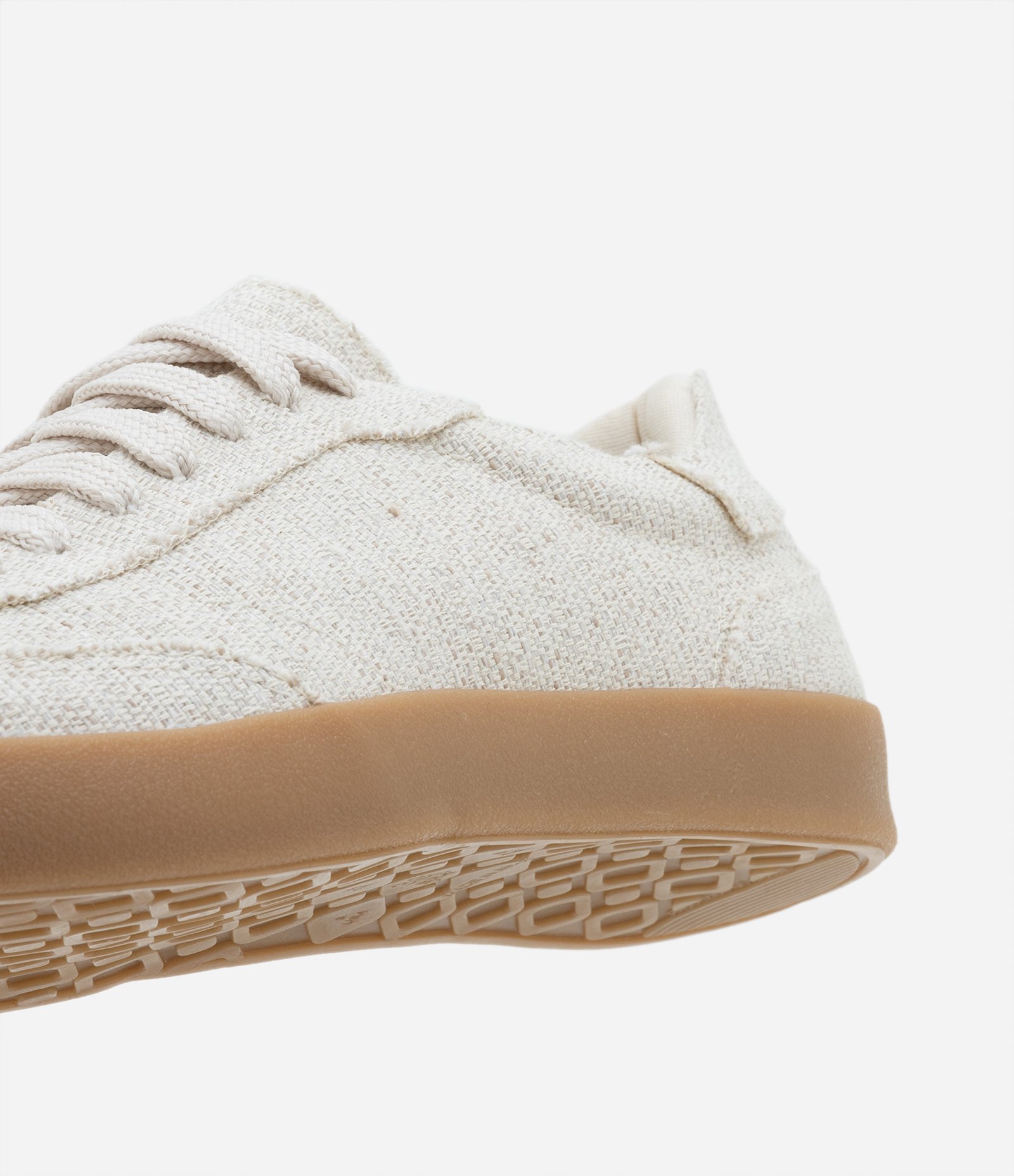 Tênis Chuteira com Textura e Acabamento Desfiado Off White 3