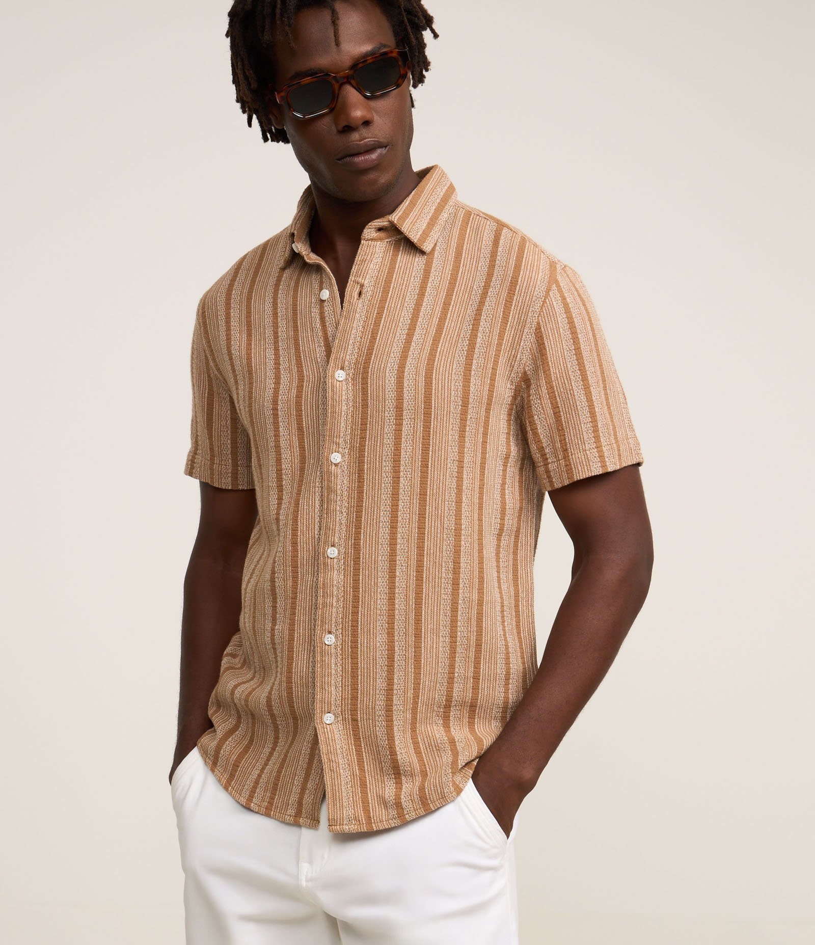Camisa Regular em Algodão com Listras Verticais Marrom 1