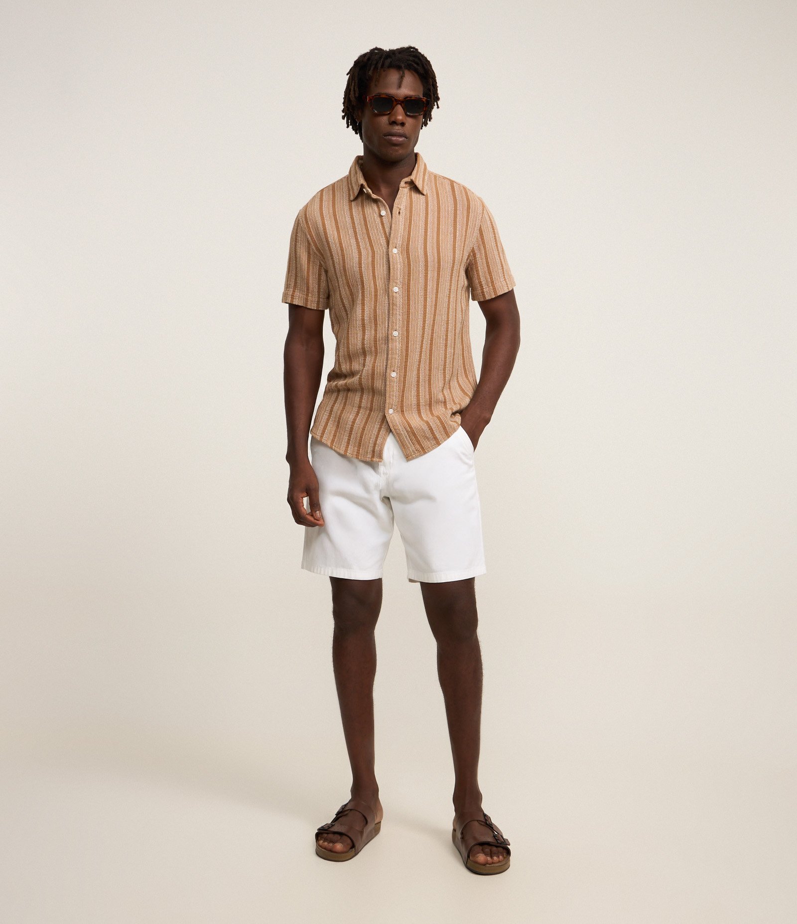 Camisa Regular em Algodão com Listras Verticais Marrom 2