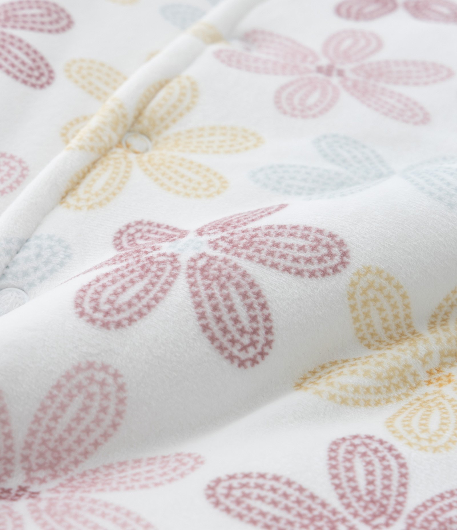 Macacão Infantil em Plush com Estampa Floral - Tam 0 a 18 meses Multicores 4