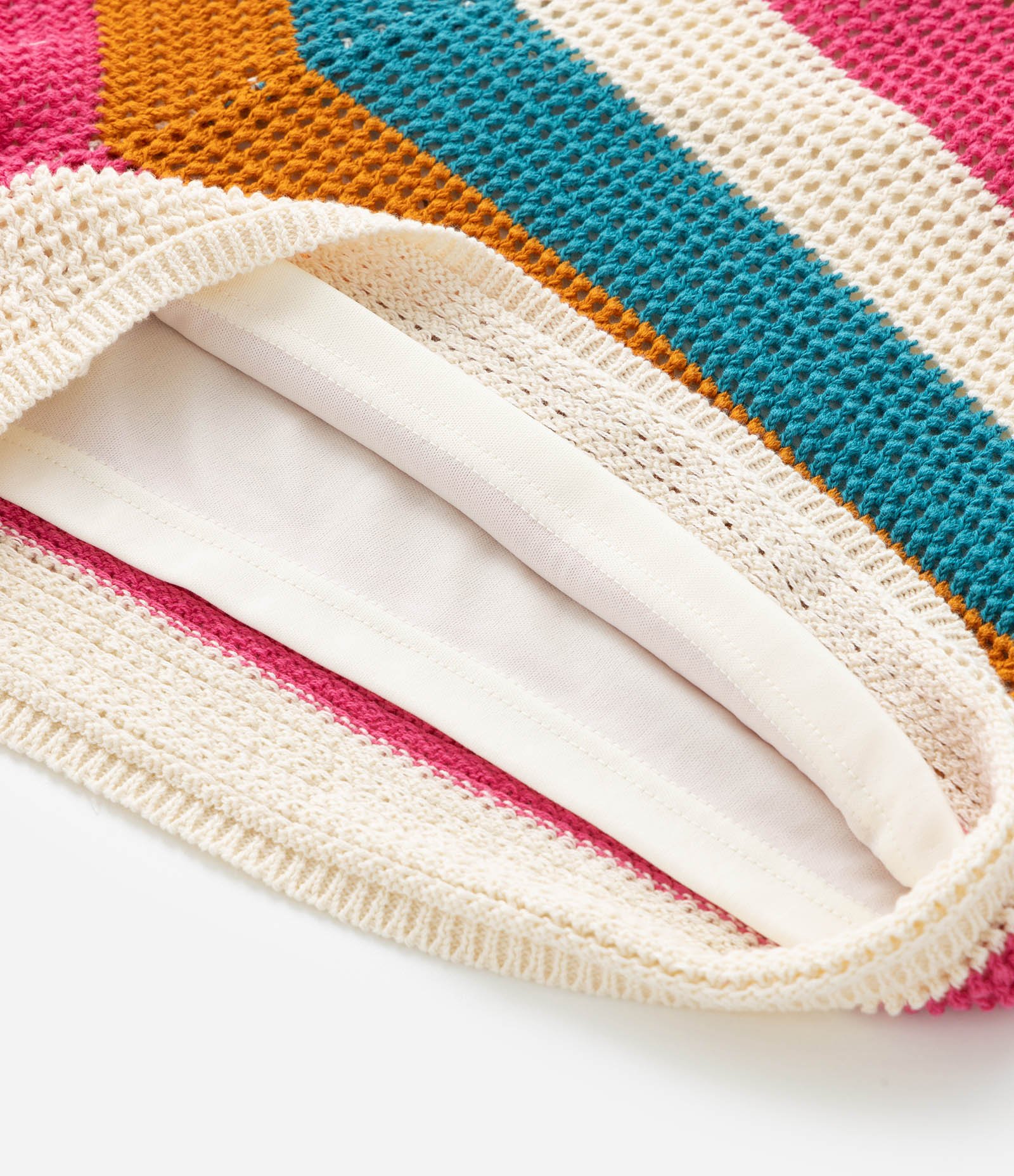 Short Efeito Crochê Listrado Curve & Plus Size 8