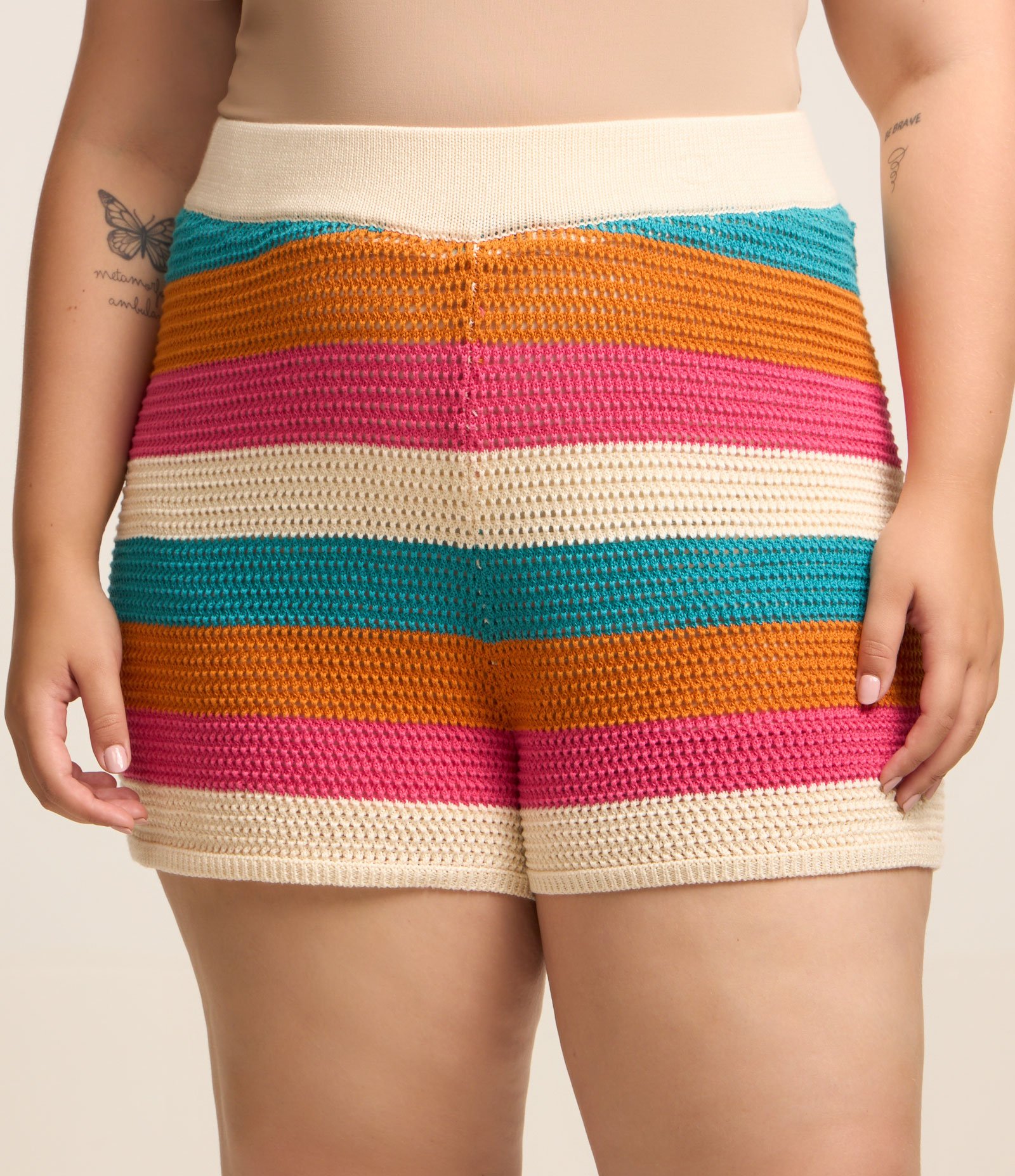 Short Efeito Crochê Listrado Curve & Plus Size 2