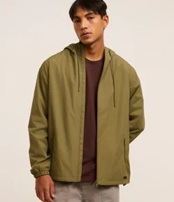 Jaqueta Quebra Vento com Capuz e Bolso de Zíper Fusionado