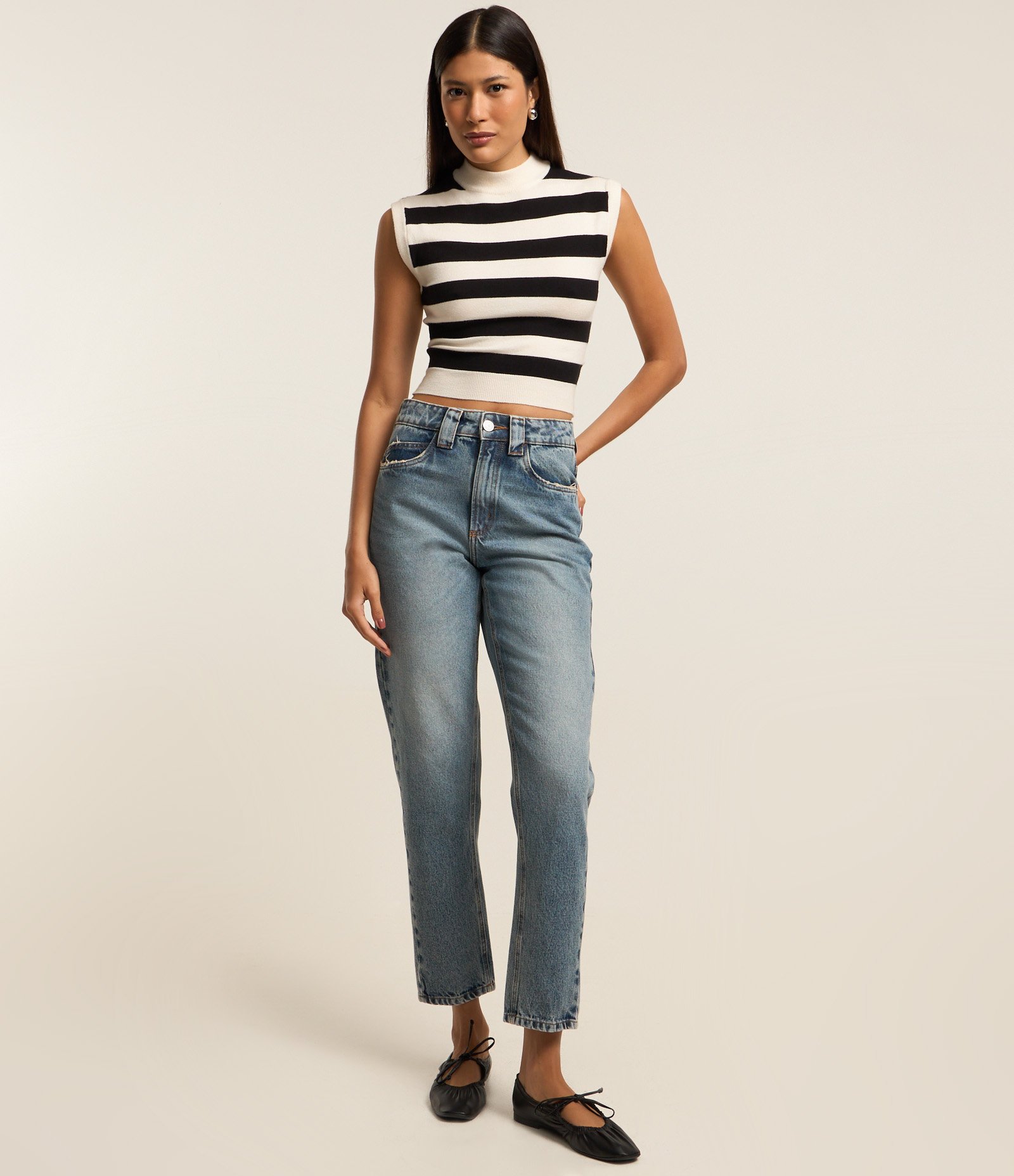Blusa Cropped em Tricô com Golinha e Listras Branco/Preto 2