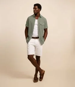 Camisa em Oxford com Bolsos e Dobra na Manga