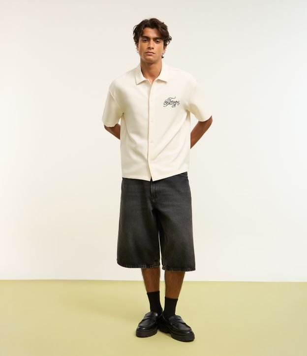 Camisa Boxy em Viscose com Bordado no Peito e Costas