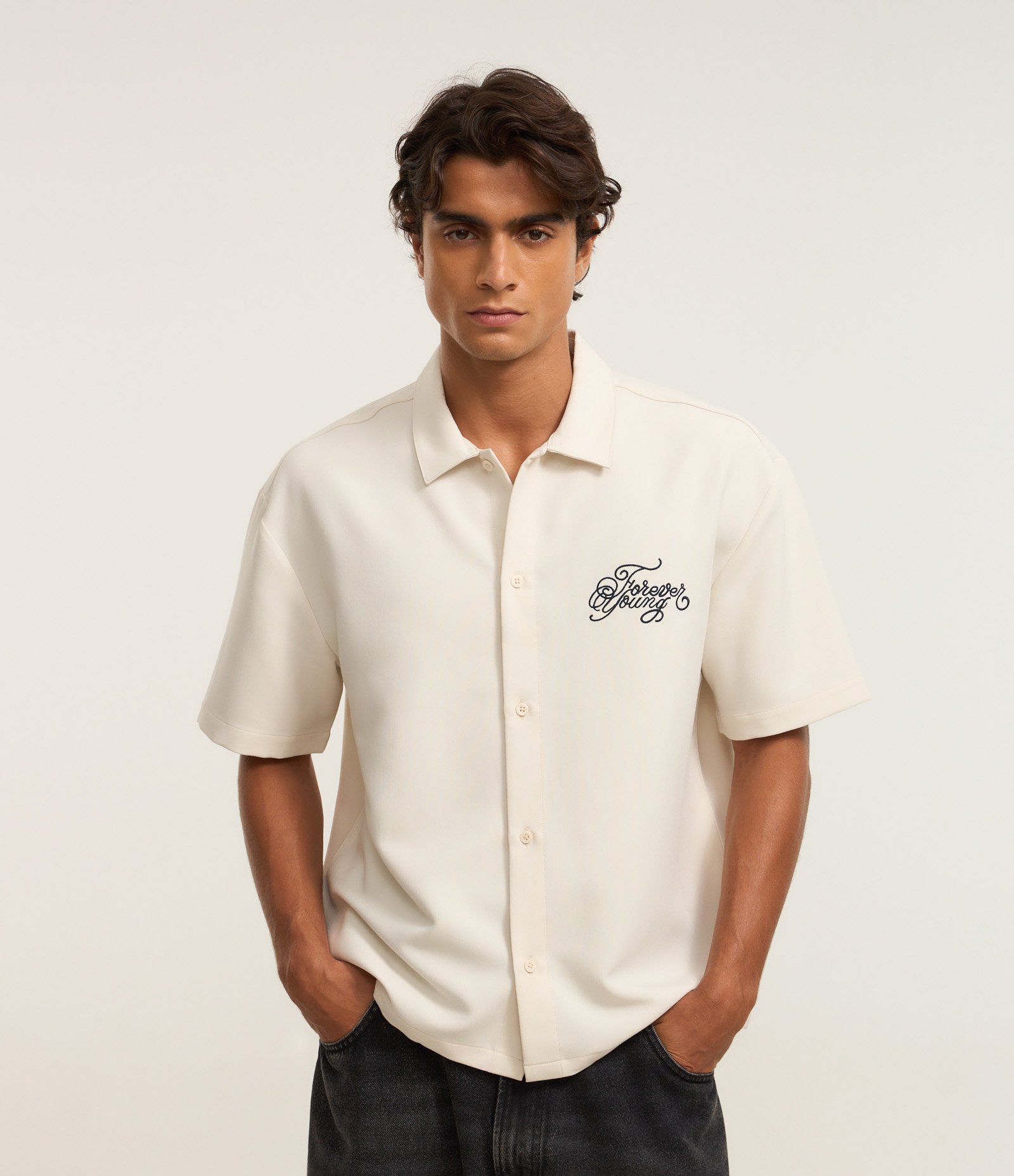 Camisa Boxy em Viscose com Bordado no Peito