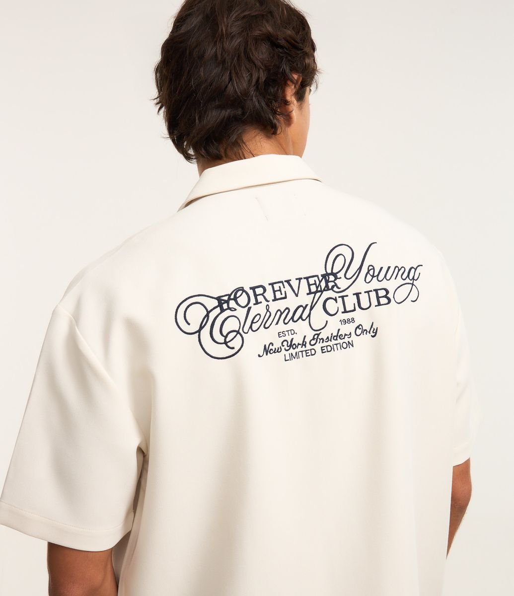 Camisa Boxy em Viscose com Bordado no Peito e Costas Branco