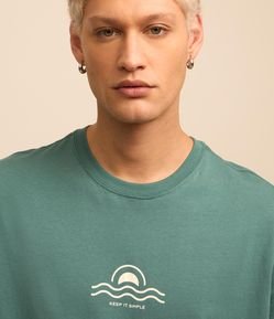 Camiseta Comfort em Algodão com Estampa de Por do Sol