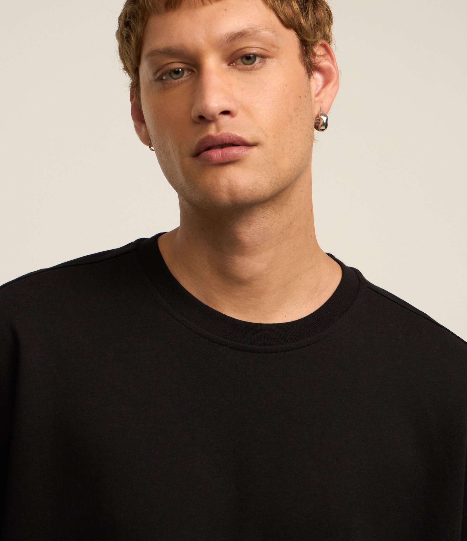 Camiseta Manga Curta em Moletinho Preto 3