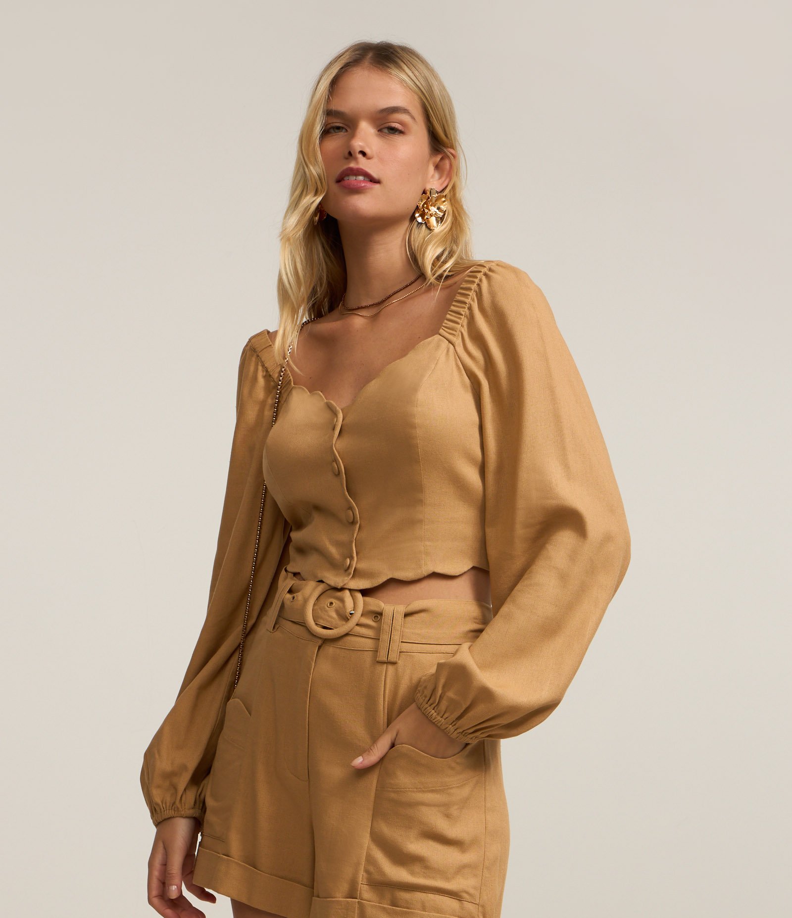 Blusa Cropped em Viscose e Linho com Botões Bege 1