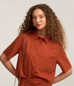 Camisa Curta em Viscose e Linho com Bolsos