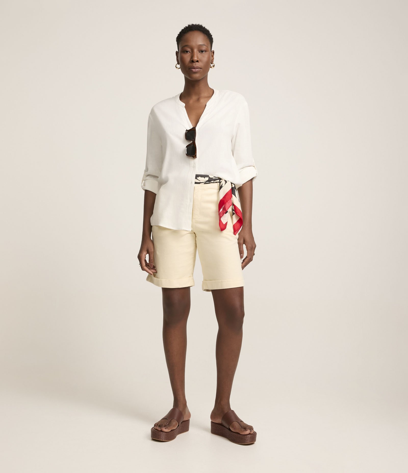 Bermuda Cintura Alta em Sarjas com Bolsos Amarelo 1