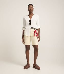 Bermuda Cintura Alta em Sarjas com Bolsos