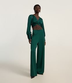 Calça Pantalona em Crepe com Pences