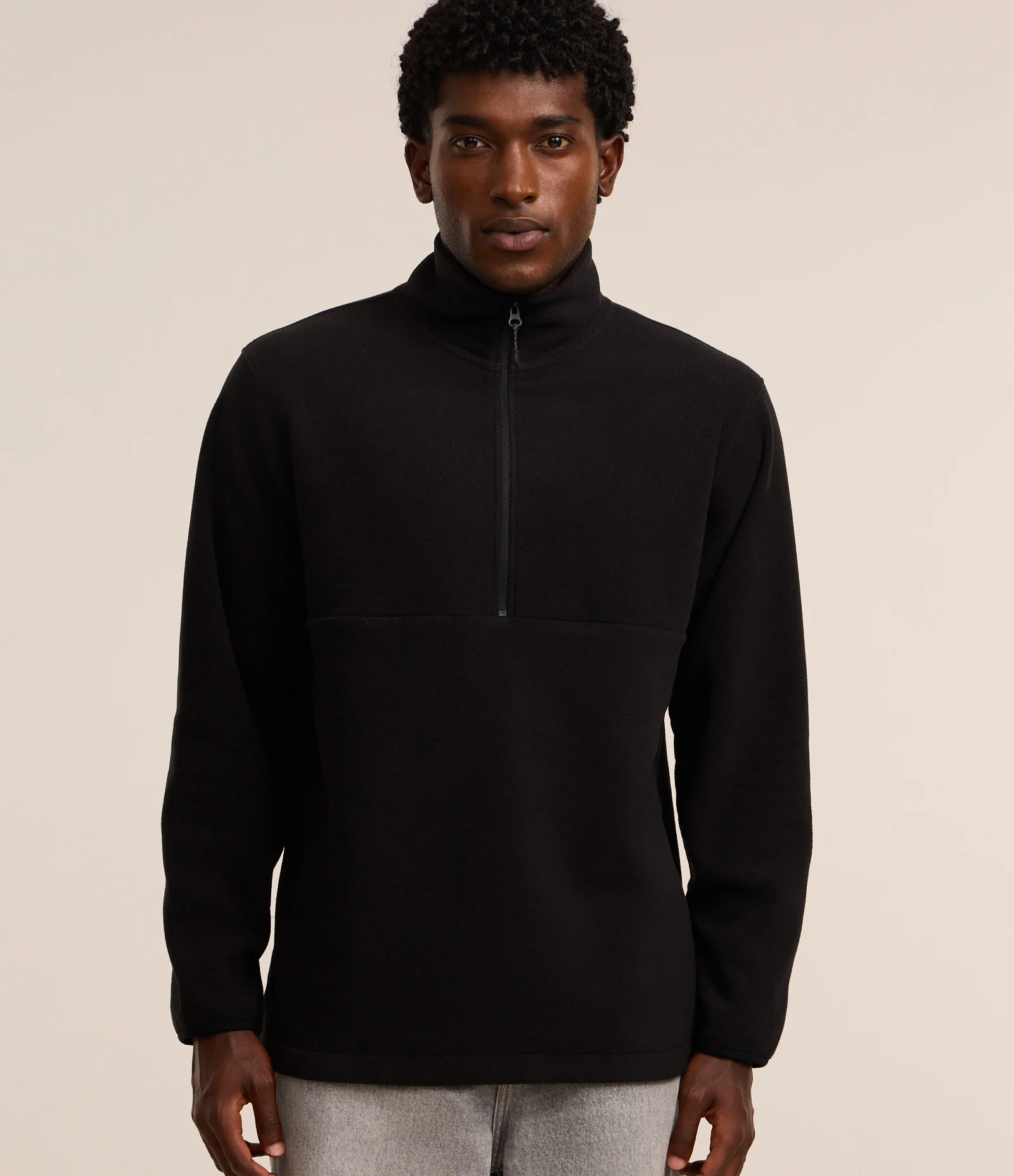 Casaco em Fleece com Gola Alta e Zíper Preto 1