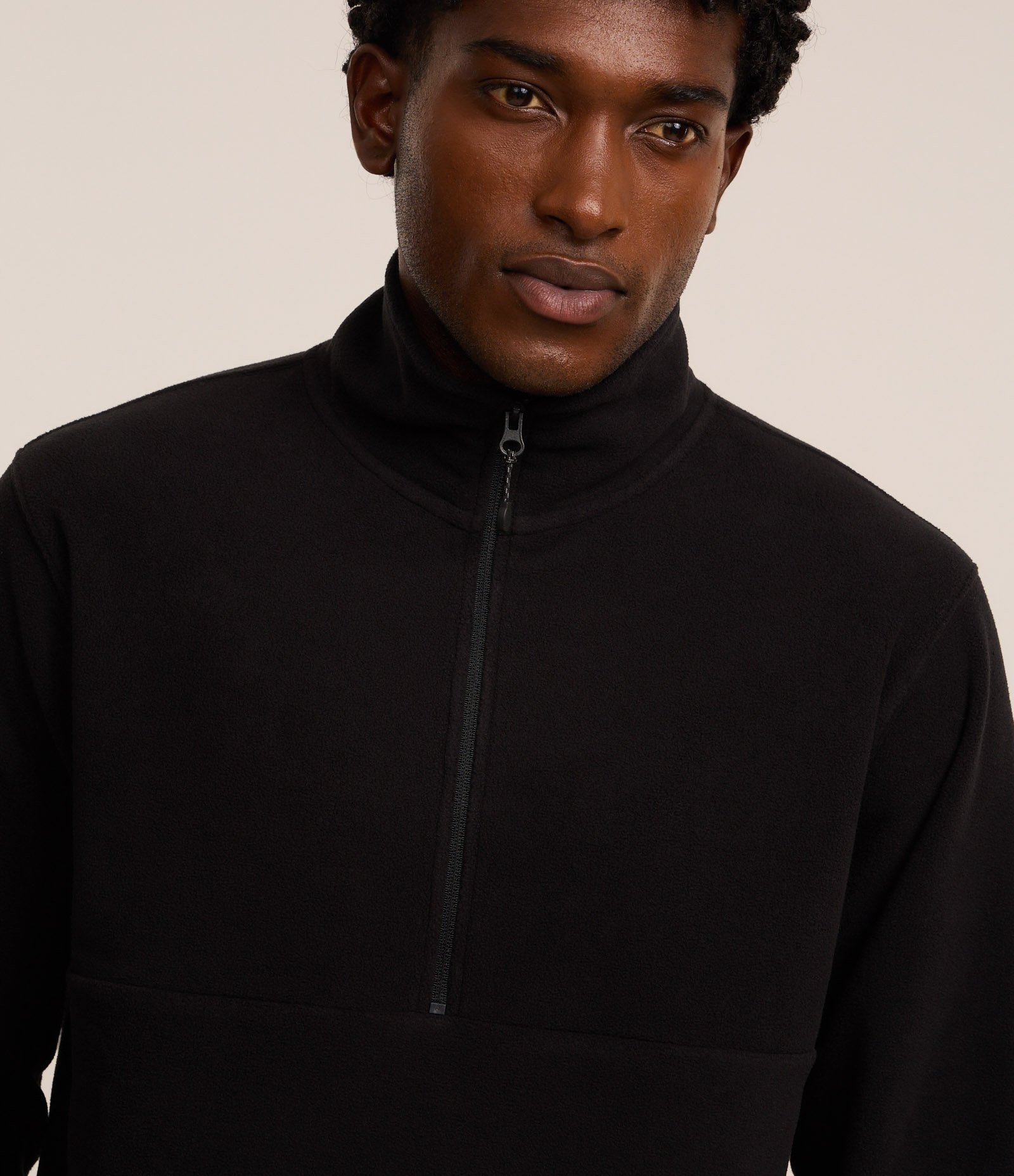 Casaco em Fleece com Gola Alta e Zíper Preto 3