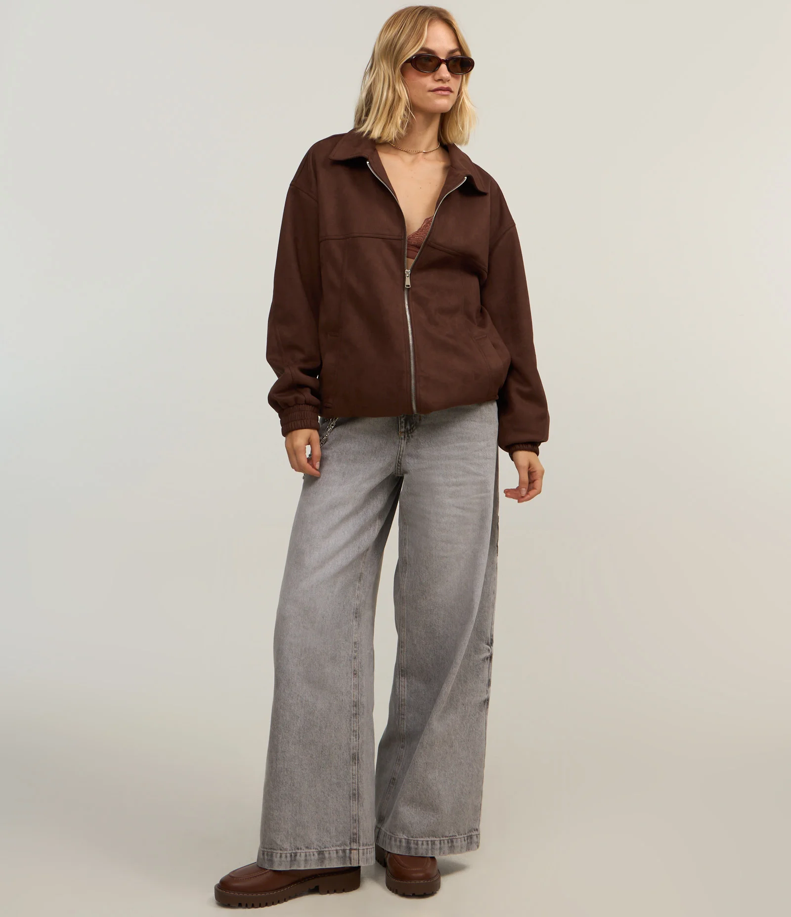 Jaqueta Bomber em Suedine com Zíper Frontal Marrom 2