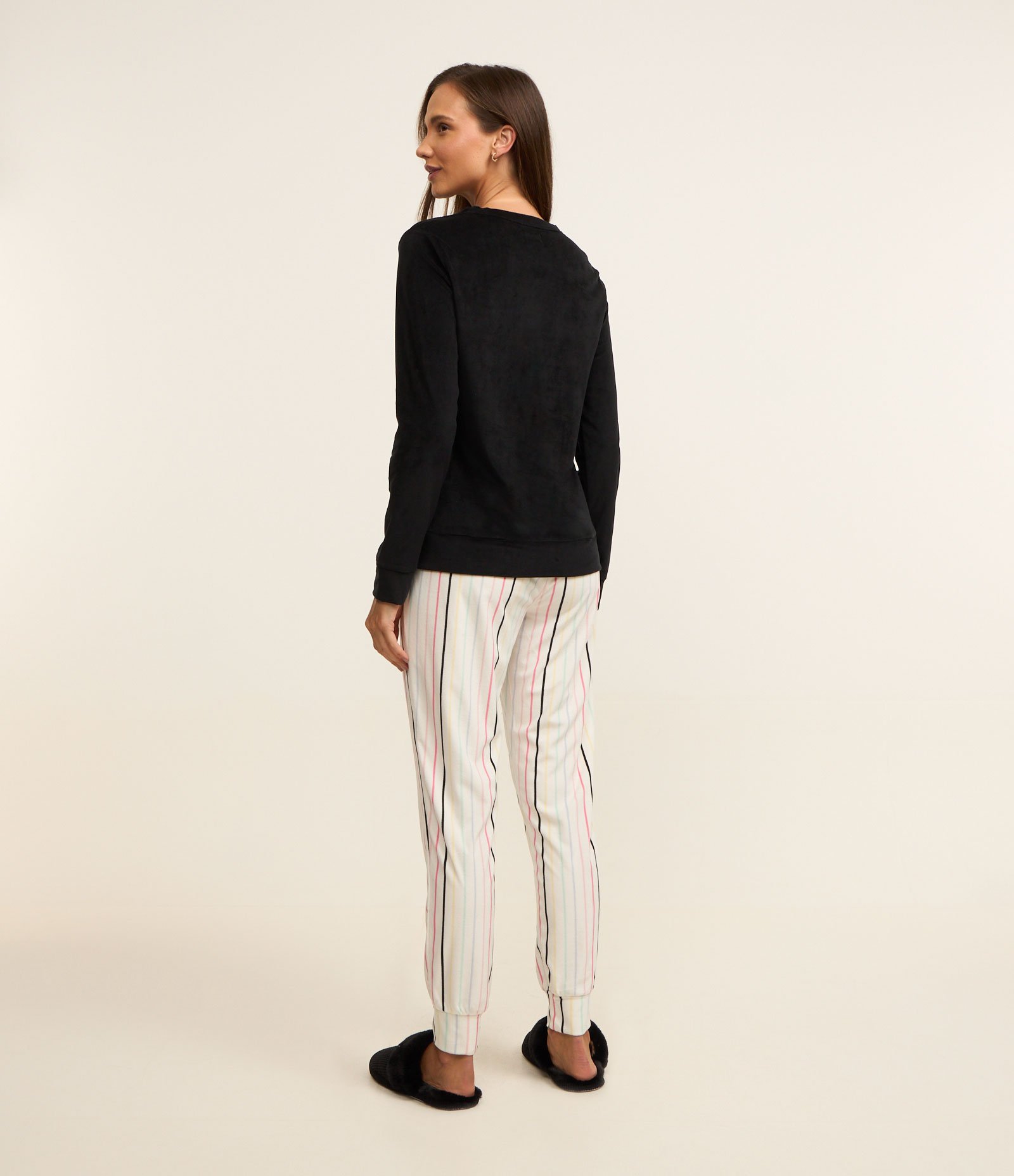 Pijama Longo com Estampa de Listras e de Laço Preto 2