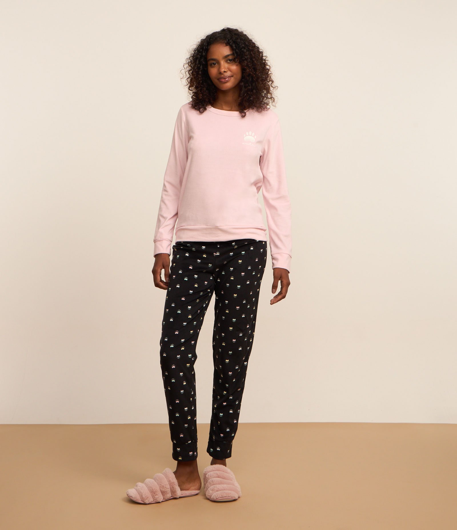 Pijama Longo em Plush com Estampa de Patinhas de Cachorro Rosa/Preto 1