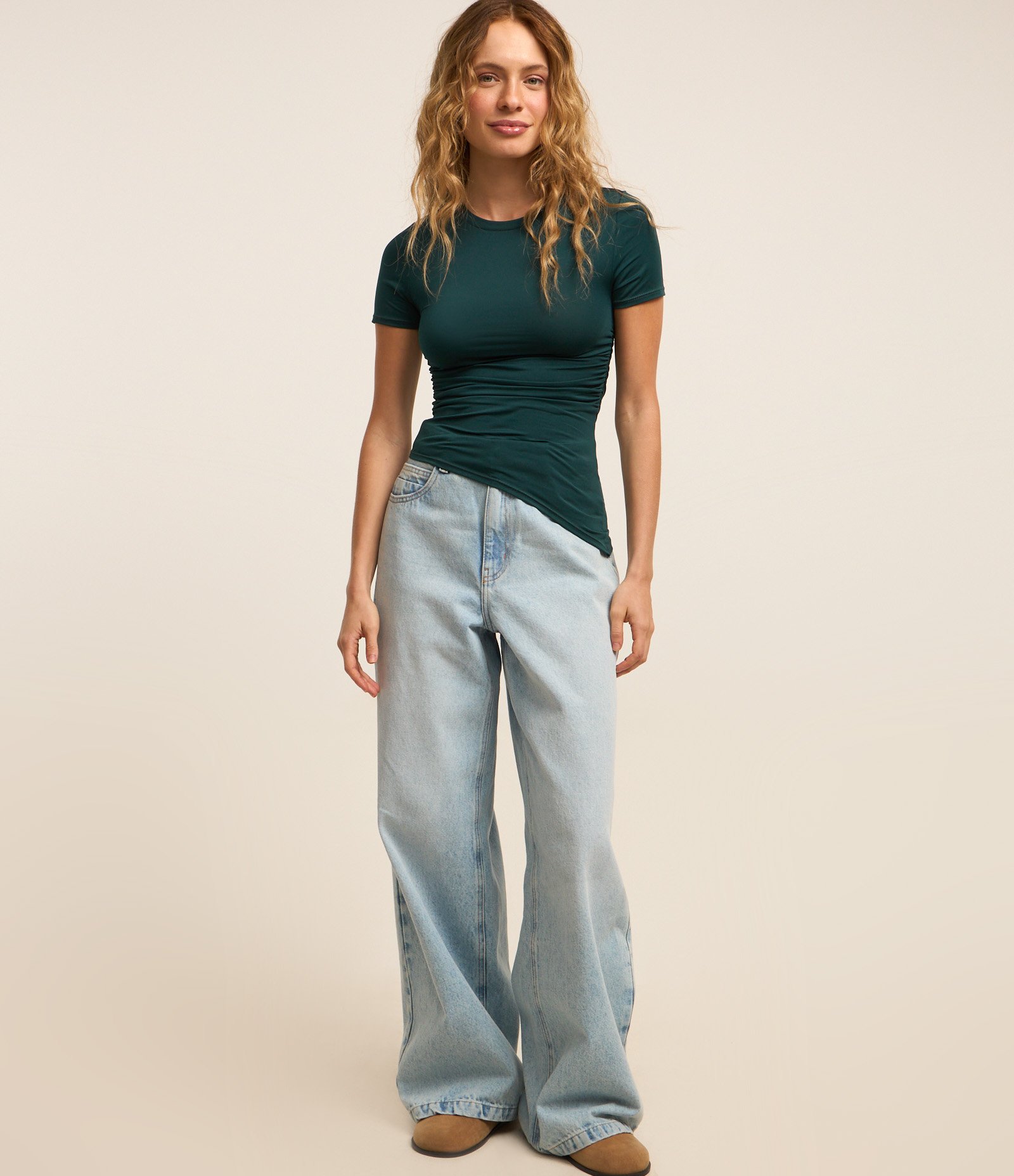 Blusa em Jersey com Barra Assimétrica Verde 2