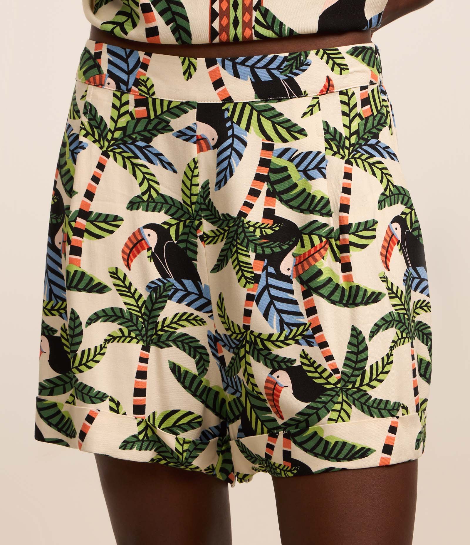 Short Curto em Twill com Estampa de Folhagem e Tucanos Multicores 3