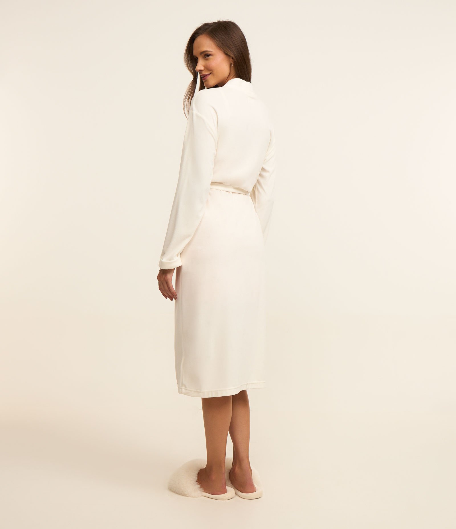 Robe Manga Longa com Detalhe em Cetim e Amarração na Cintura Branco 2