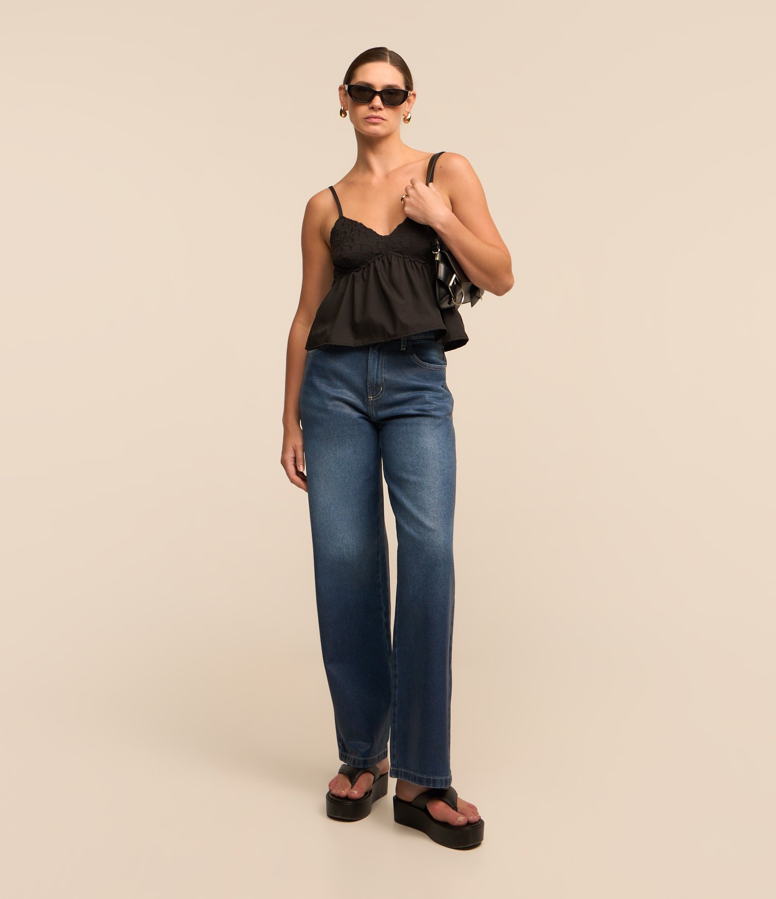 Blusa Alcinha em Tricoline com Bordados e Efeito Franzido Preto 2