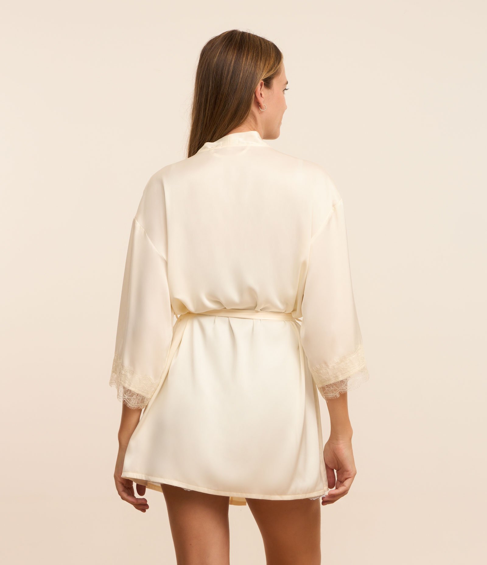 Robe Manga 3/4 de Cetim com Detalhes de Renda Branco 3