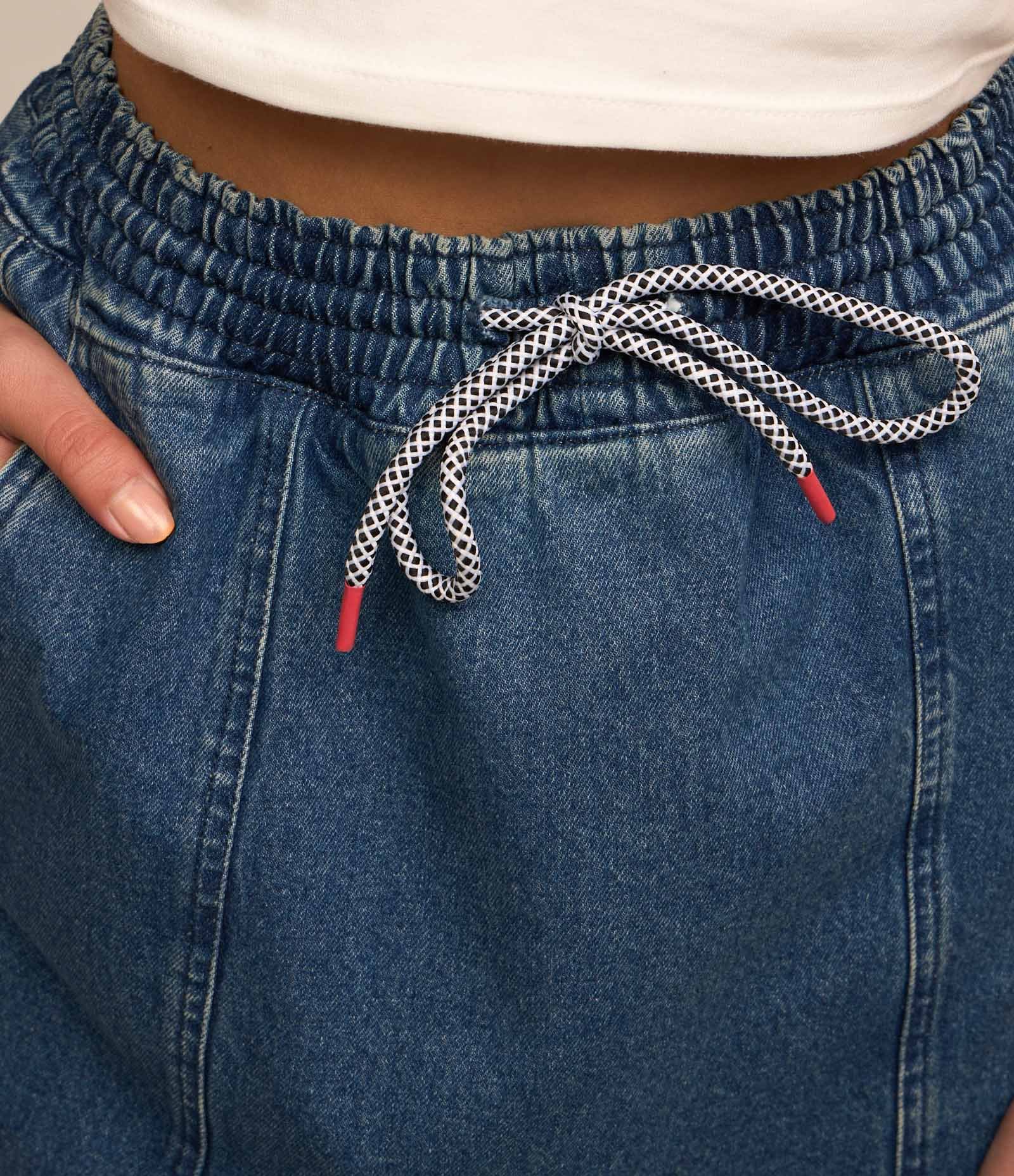 Saia em Jeans com Lastex e Amarração no Cós Azul 4