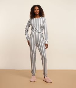Pijama Longo Listrado com Toque Suave