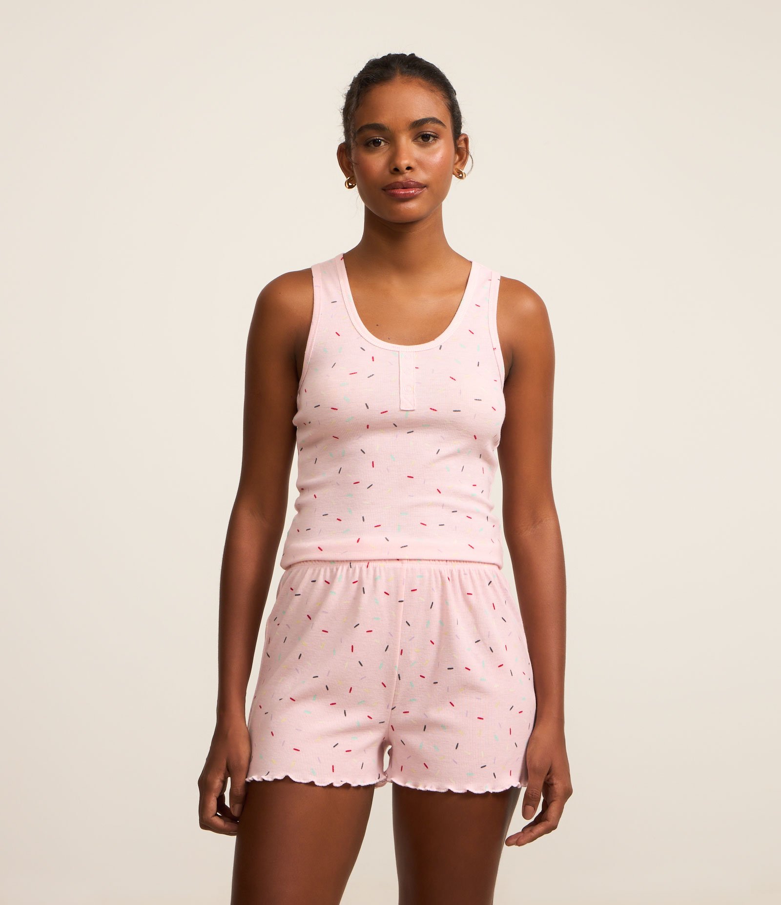 Pijama Short Doll Regata Larga em Ribana com Estampa de Tracinhos Rosa 1