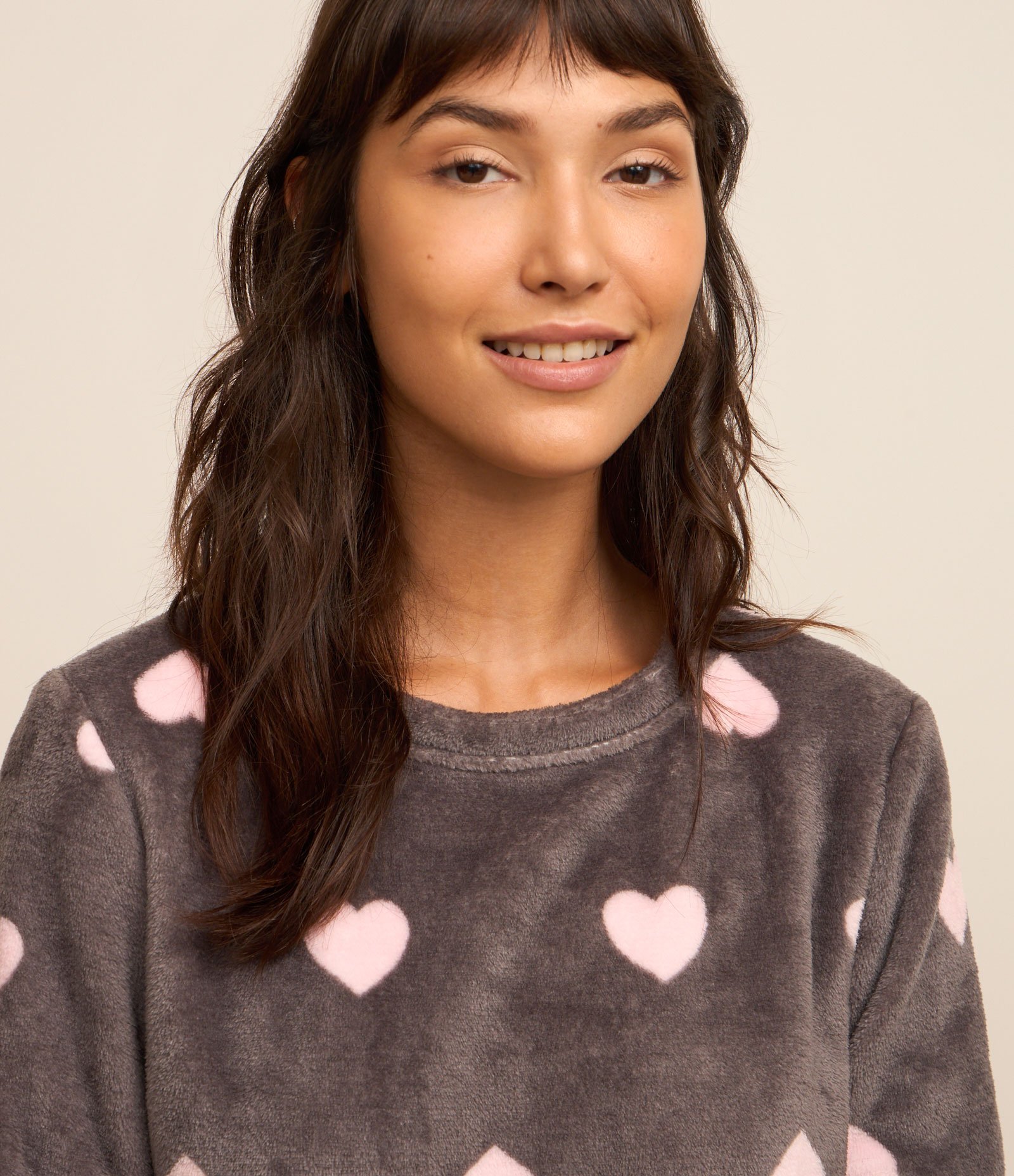Pijama Longo em Fleece com Corações Contrastantes Cinza 2