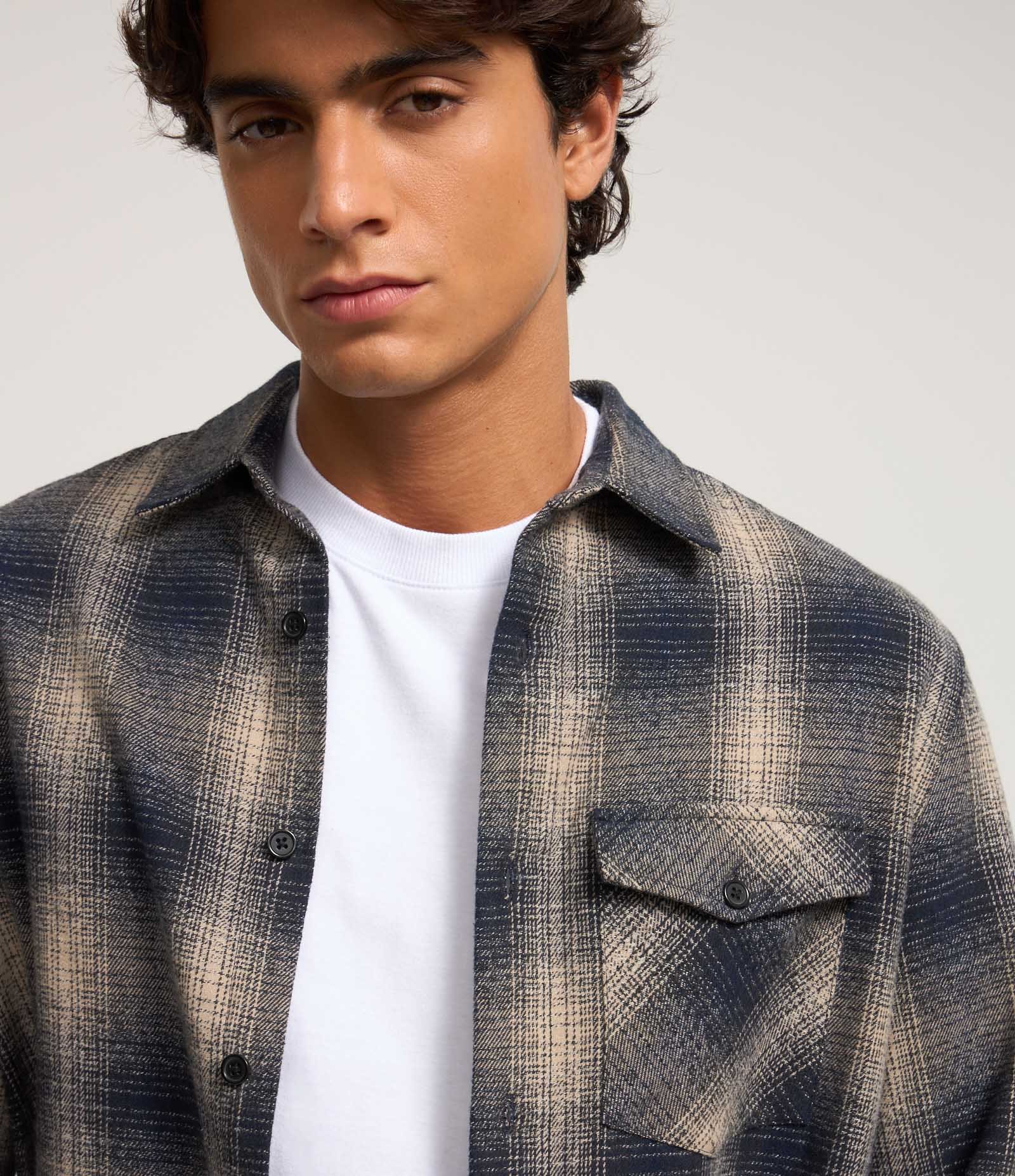 Camisa Comfort em Flanela com Bolso e Estampa Xadrez Azul 3