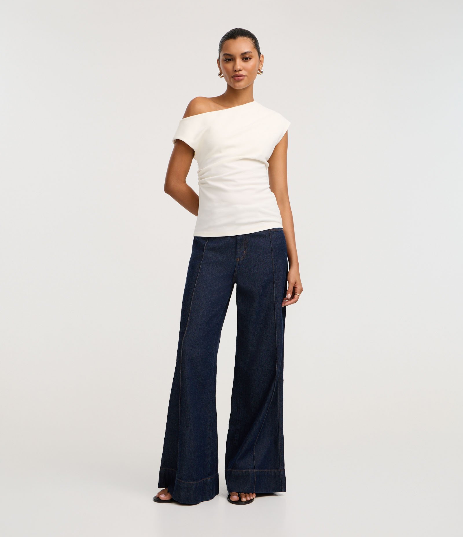 Calça Pantalona em Jeans com Friso Frontal Azul Escuro 1