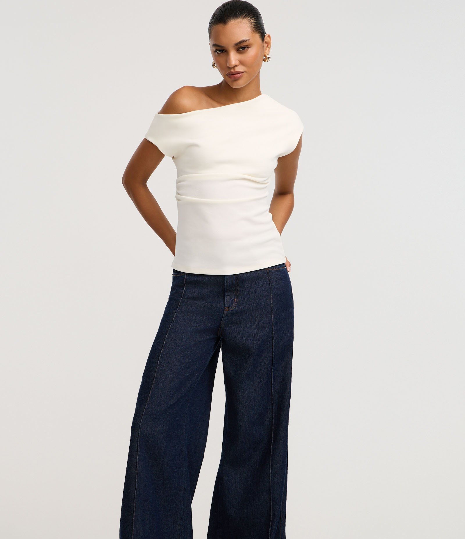 Calça Pantalona em Jeans com Friso Frontal Azul Escuro 2