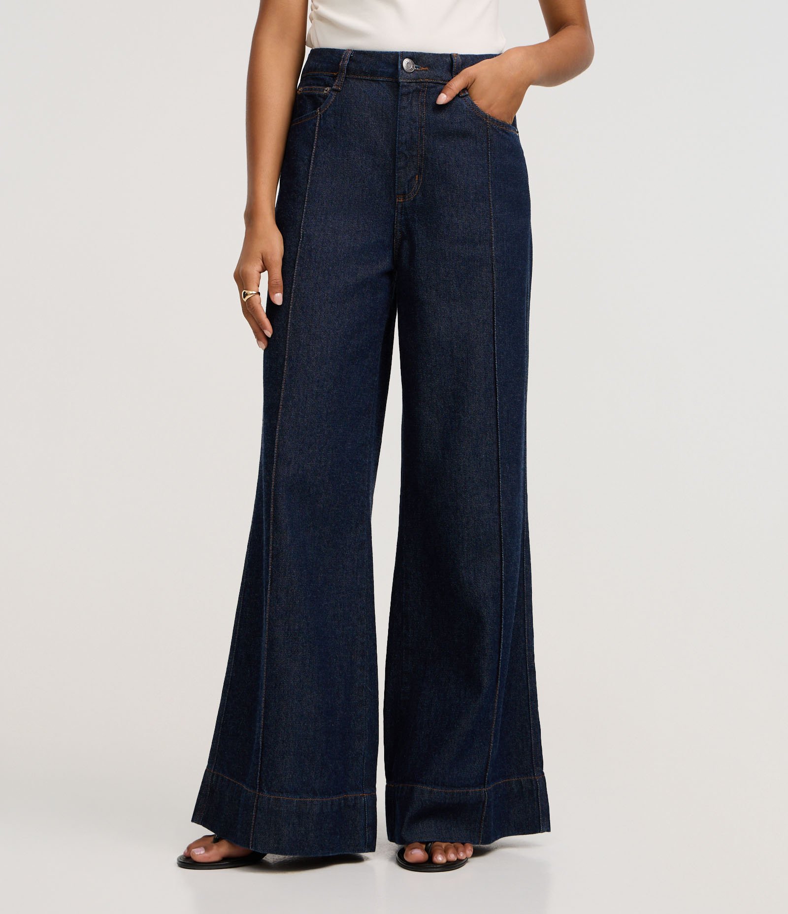 Calça Pantalona em Jeans com Friso Frontal Azul Escuro 3